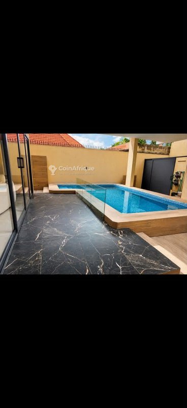 Villa luxueuse de 5 pièces avec piscine privée et terrasses aménageables