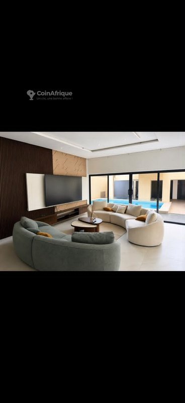 Villa luxueuse de 5 pièces avec piscine privée et terrasses aménageables
