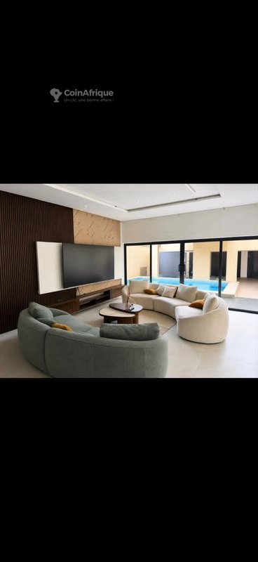 Villa luxueuse de 5 pièces avec piscine privée et terrasses aménageables