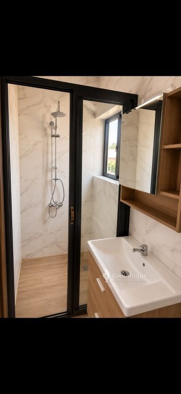 Villa luxueuse de 5 pièces avec piscine privée et terrasses aménageables