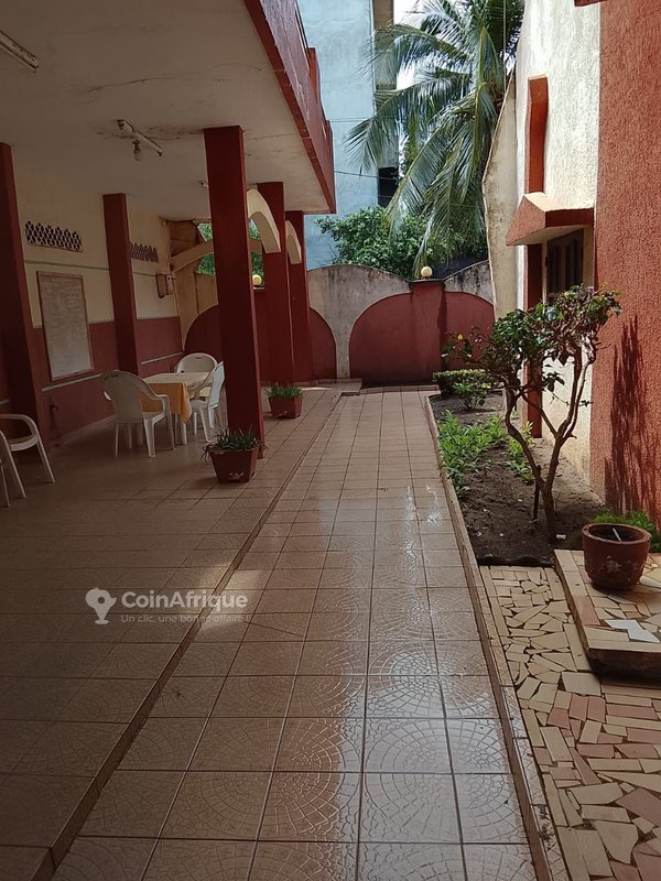 Villa luxueuse de 8 pièces avec dépendance et équipements haut de gamme