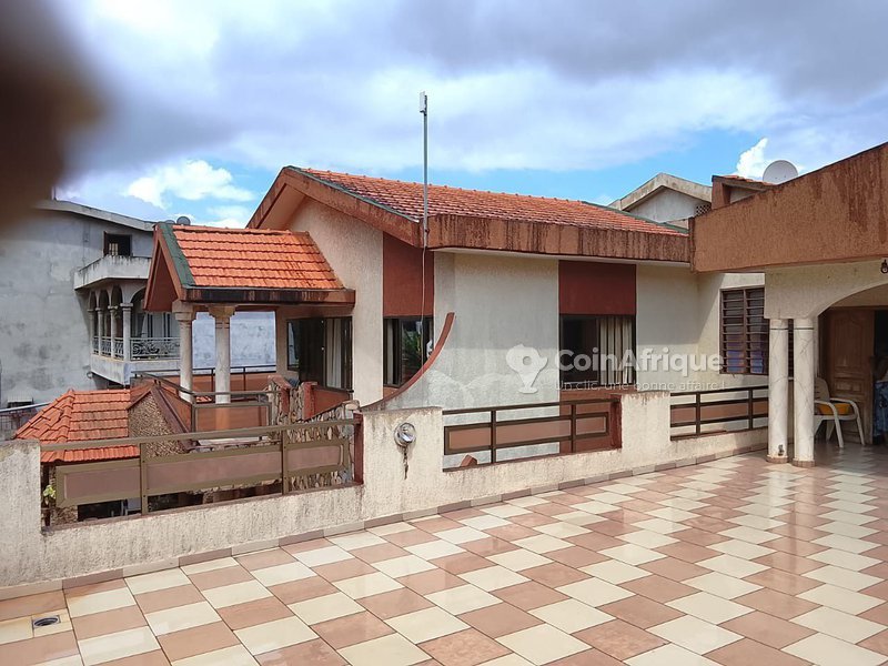 Villa luxueuse de 8 pièces avec dépendance et équipements haut de gamme