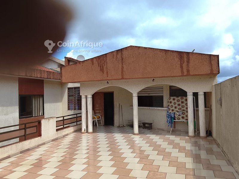 Villa luxueuse de 8 pièces avec dépendance et équipements haut de gamme