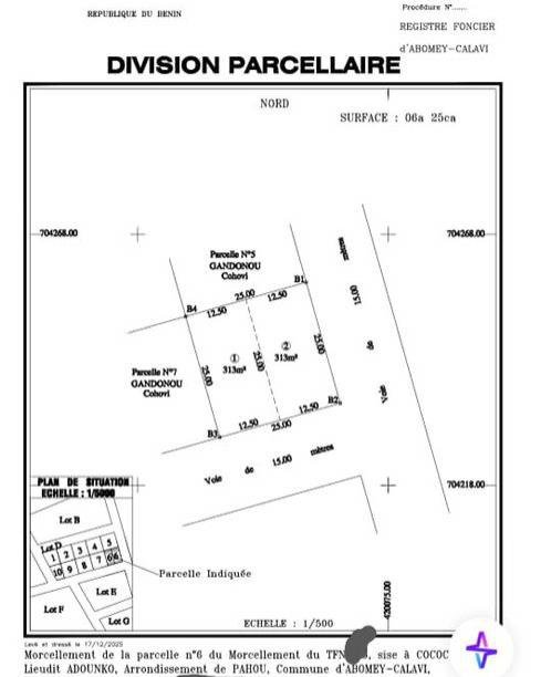 Terrain exceptionnel composé de deux parcelles en première ligne près du goudron menant à la plage