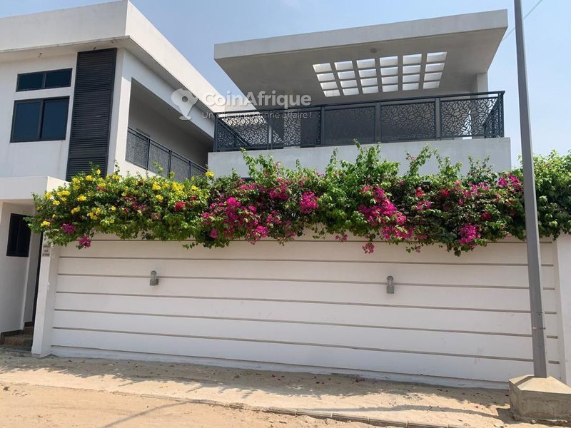 Vente d'une villa duplex de 8 pièces