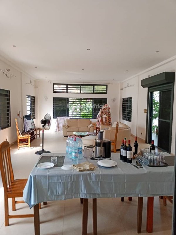Vente d'une villa duplex de 8 pièces