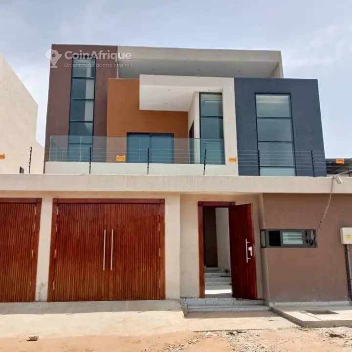 Villa luxueuse de 4 pièces avec piscine et vue sur mer