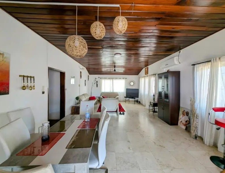 Villa duplex luxueuse de 5 chambres avec accès immédiat à la plage