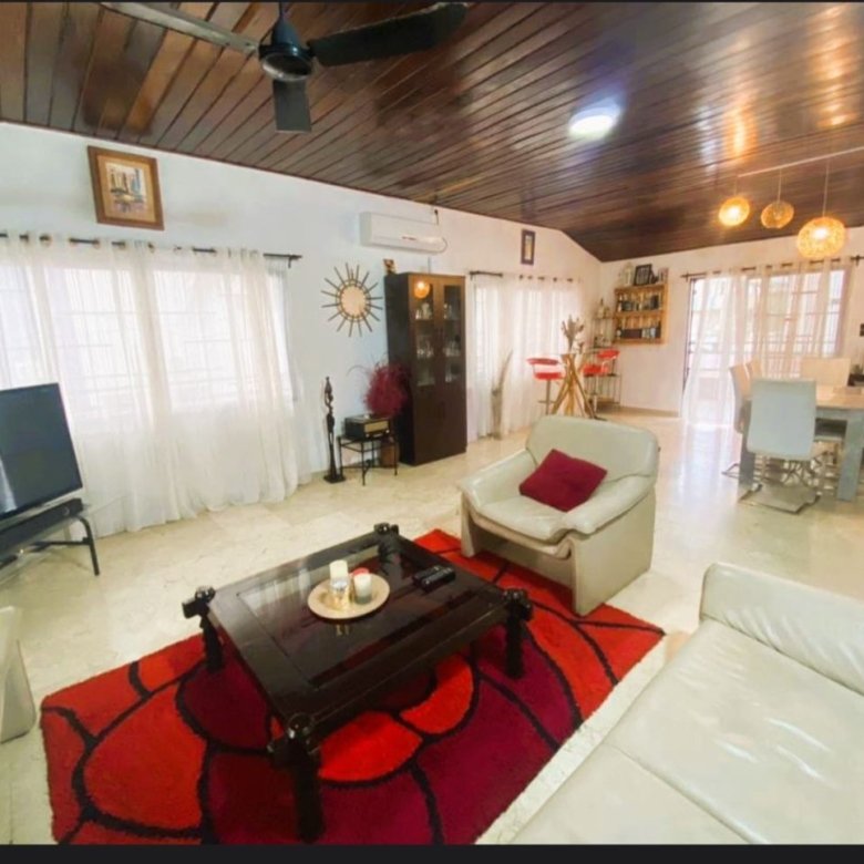Villa duplex luxueuse de 5 chambres avec accès immédiat à la plage