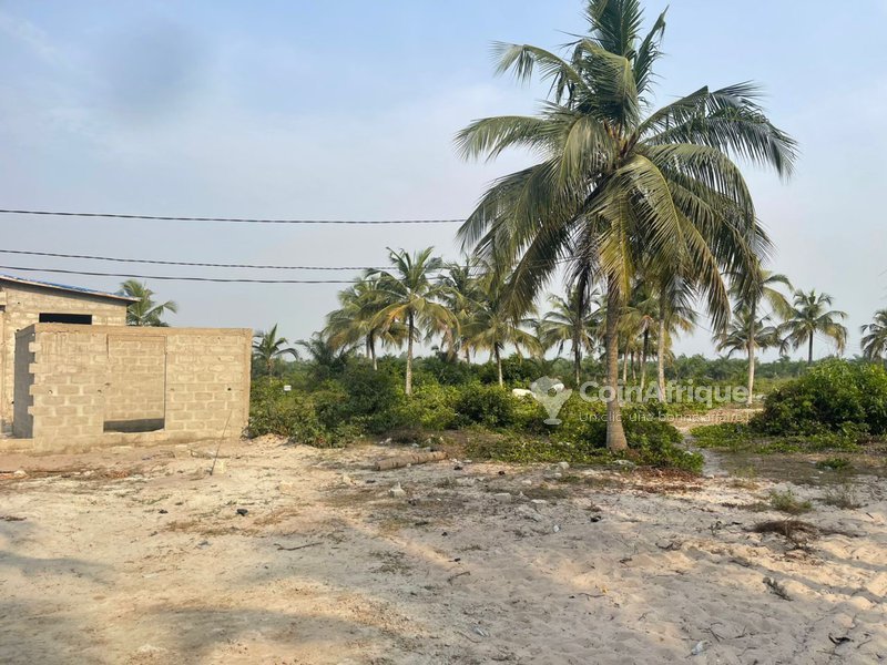 Terrain exclusif de 371m² avec titre foncier sécurisé et emplacement stratégique près de la plage et du golf