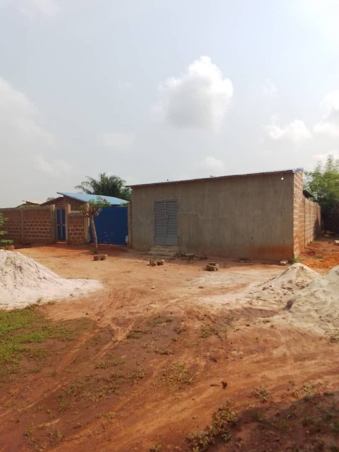 Maison spacieuse de 5 pièces avec documents complets et emplacement stratégique