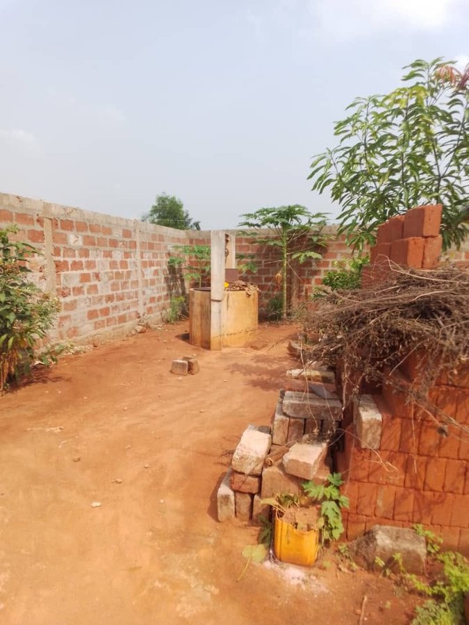 Maison spacieuse de 5 pièces avec documents complets et emplacement stratégique