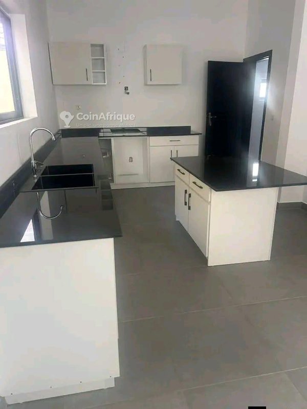 Villa triplex meublée avec 3 chambres et vaste terrasse aménageable