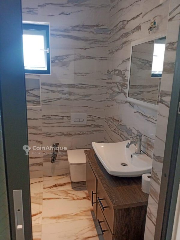 Villa triplex meublée avec 3 chambres et vaste terrasse aménageable