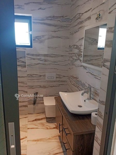 Villa triplex meublée avec 3 chambres et vaste terrasse aménageable