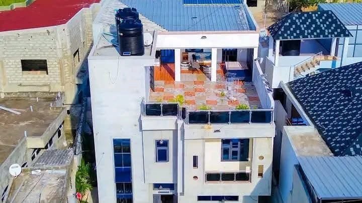 Villa luxueuse de 4 pièces avec piscine et salle de gym
