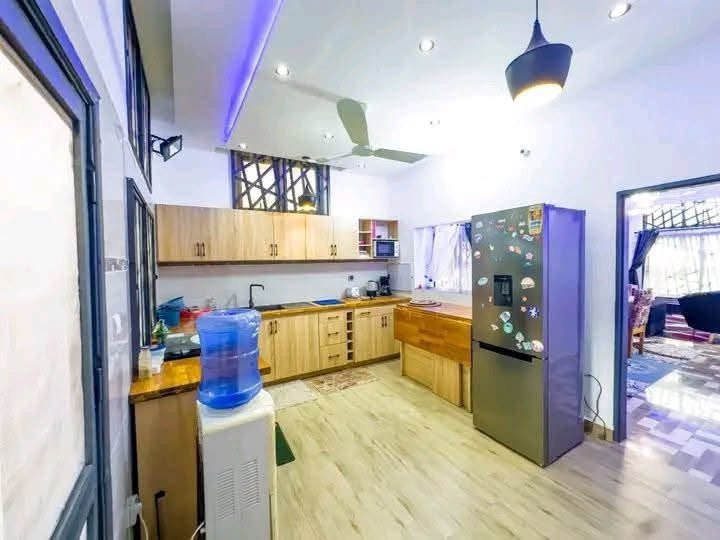 Villa luxueuse de 4 pièces avec piscine et salle de gym