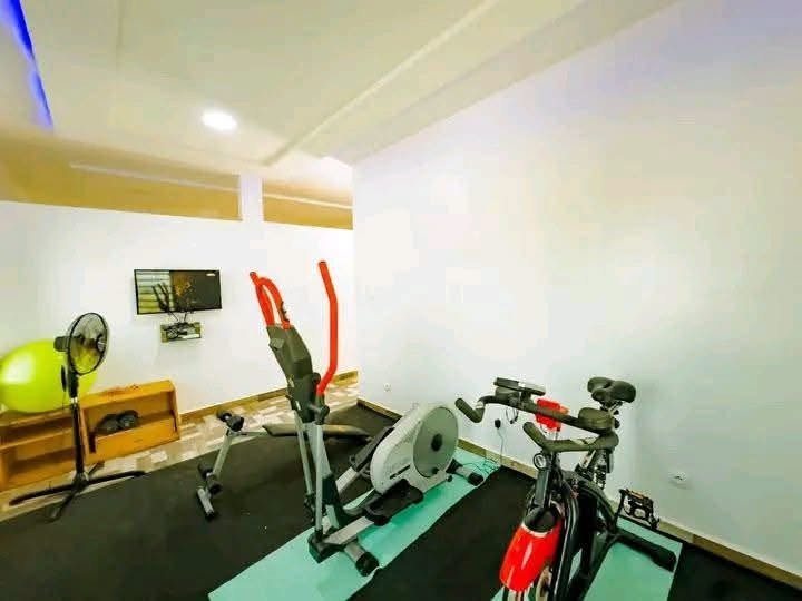 Villa luxueuse de 4 pièces avec piscine et salle de gym