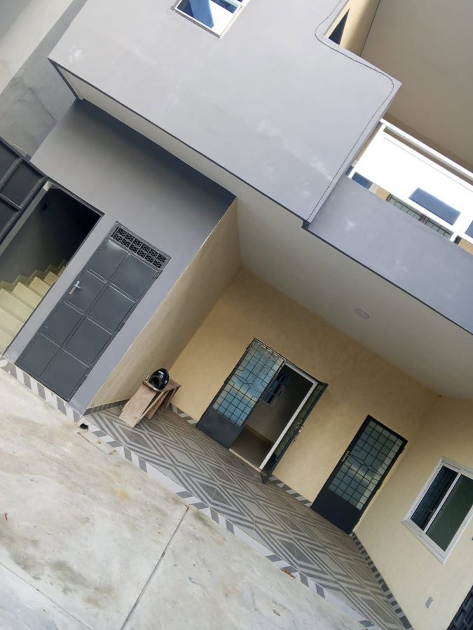 Appartement spacieux de 4 pièces avec sanitaires staffés et accès véhicule
