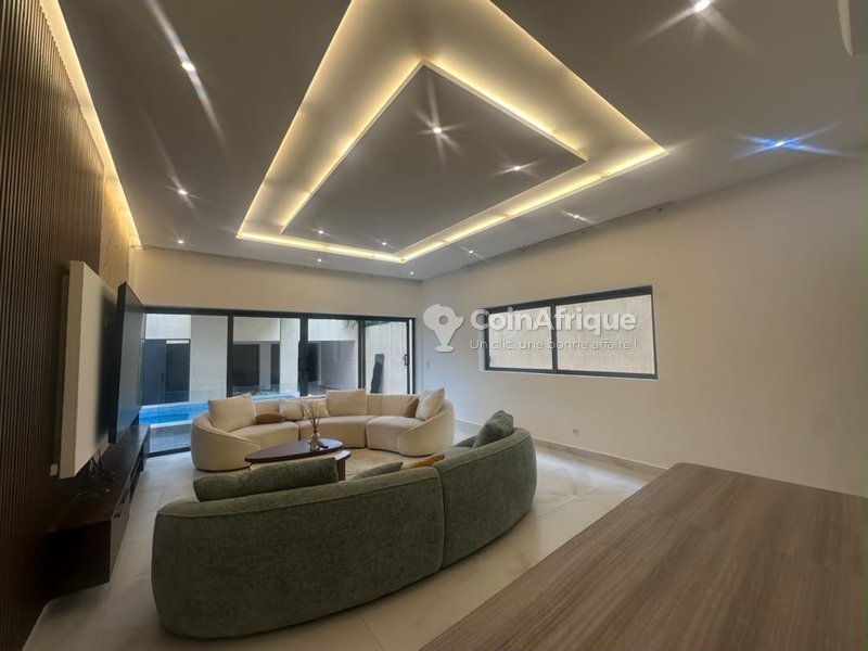 Villa luxueuse de 5 pièces avec piscine et jacuzzi en triplex