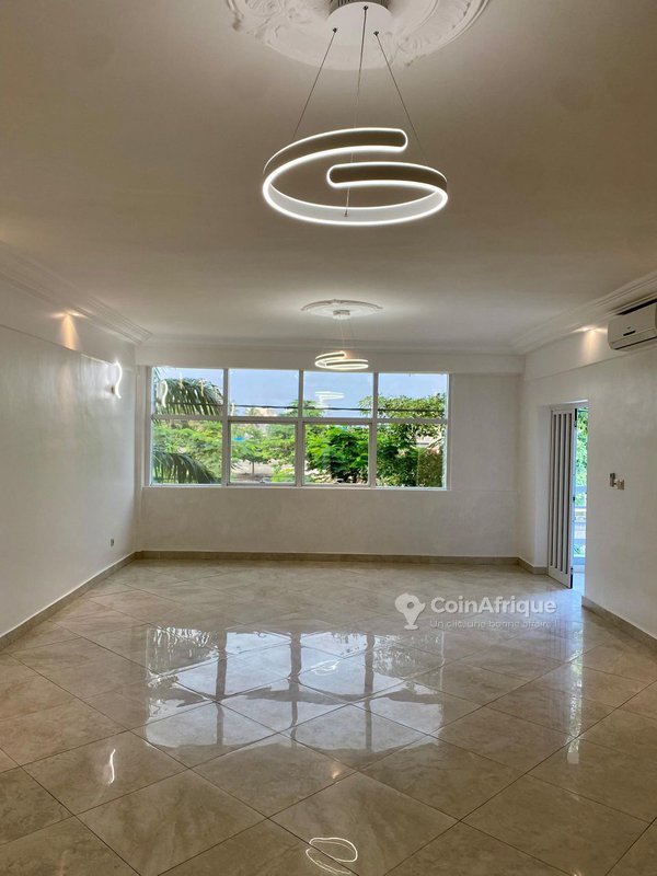 Appartement F4 de standing avec terrasse et dépendance autonome dans un environnement calme