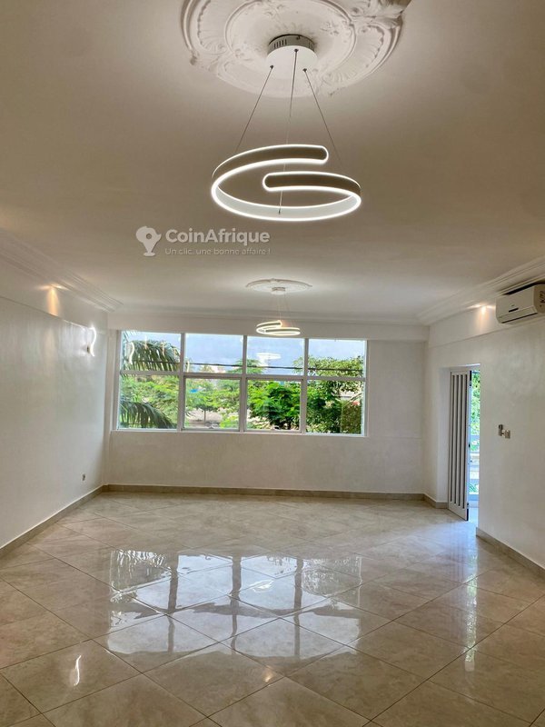 Appartement F4 de standing avec terrasse et dépendance autonome dans un environnement calme