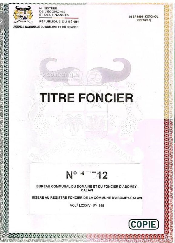 Maison locative de 11 pièces avec boutiques et titre foncier personnel