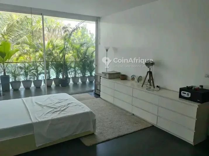 Villa luxueuse de 4 pièces avec jardin et titre foncier en zone résidentielle