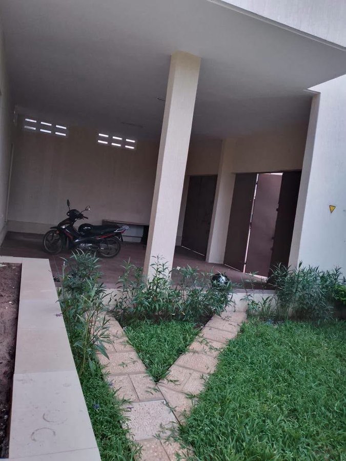 Villa luxueuse de 5 pièces avec jardin et accès à la plage