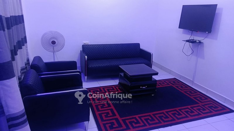Appartement meublé d'une pièce avec eau incluse - Espace généreux et confort moderne