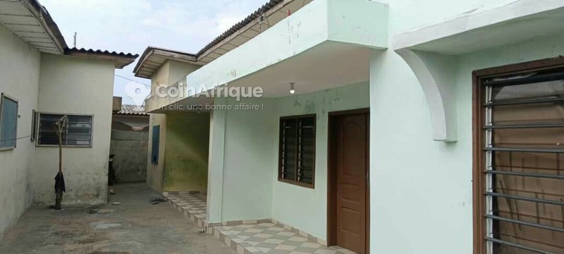 Villa spacieuse de standing avec emplacement stratégique en angle de rue