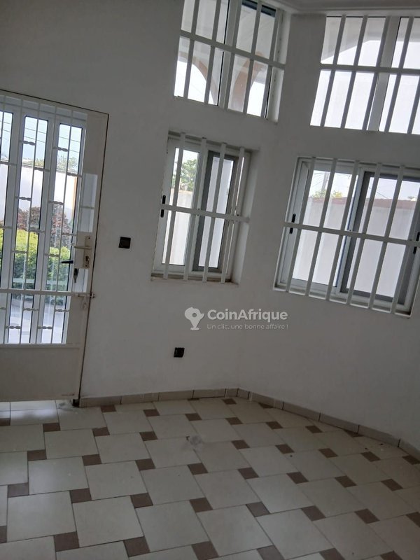 Villa luxueuse de 7 pièces avec terrasse et paillote en duplex