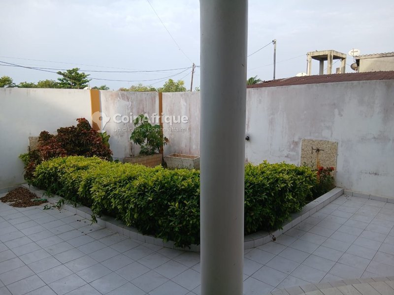 Villa luxueuse de 7 pièces avec terrasse et paillote en duplex