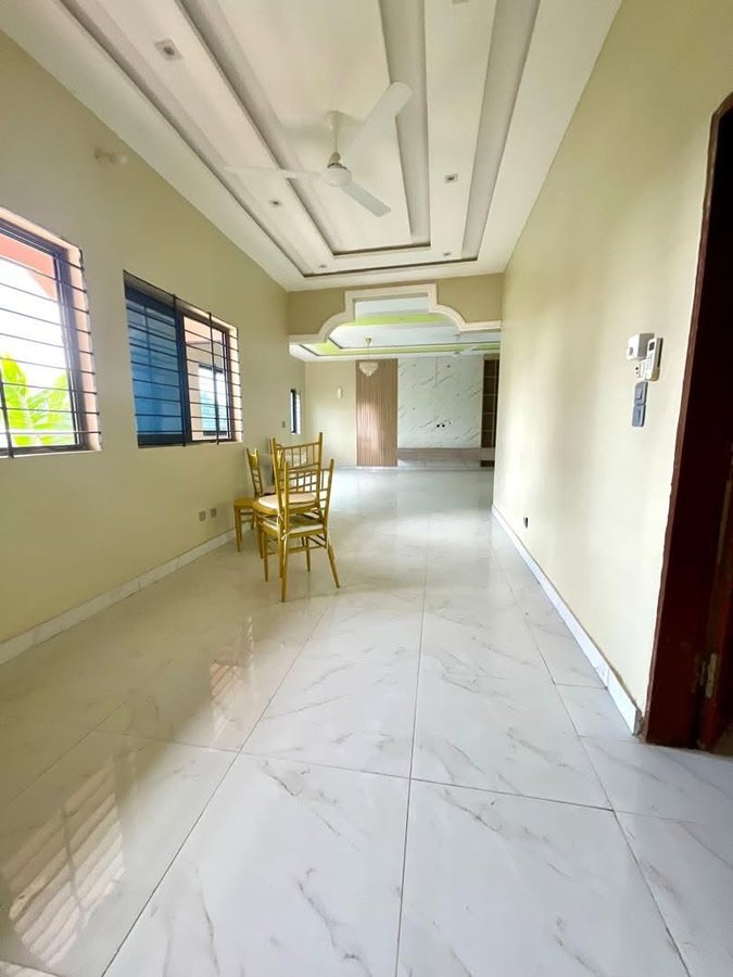 Villa luxueuse de 6 chambres avec équipements haut de gamme et espace vert