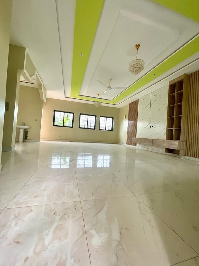 Villa luxueuse de 6 chambres avec équipements haut de gamme et espace vert