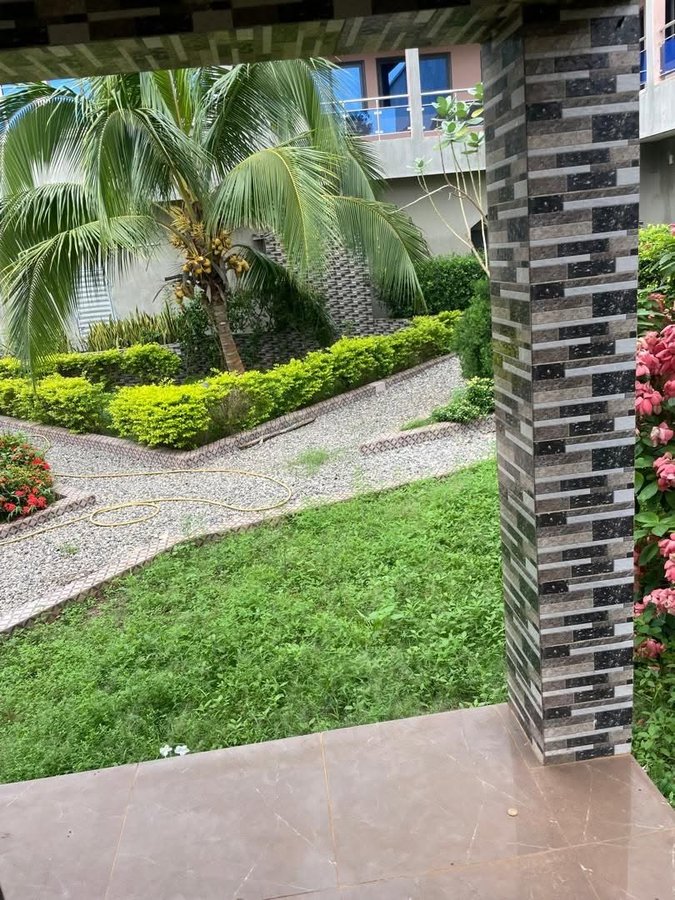 Villa luxueuse de 6 chambres avec équipements haut de gamme et espace vert