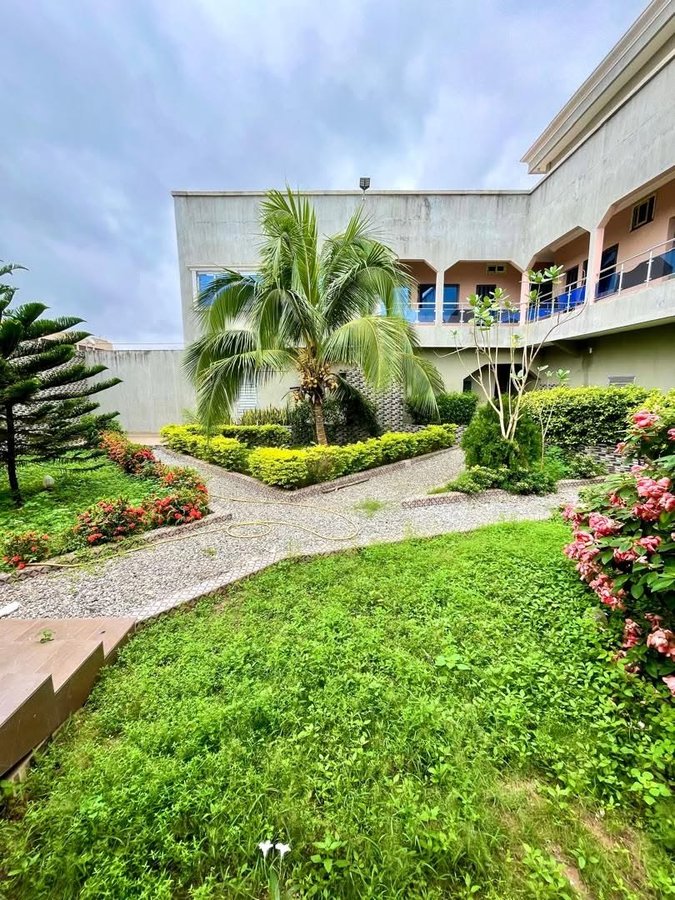 Villa luxueuse de 6 chambres avec équipements haut de gamme et espace vert