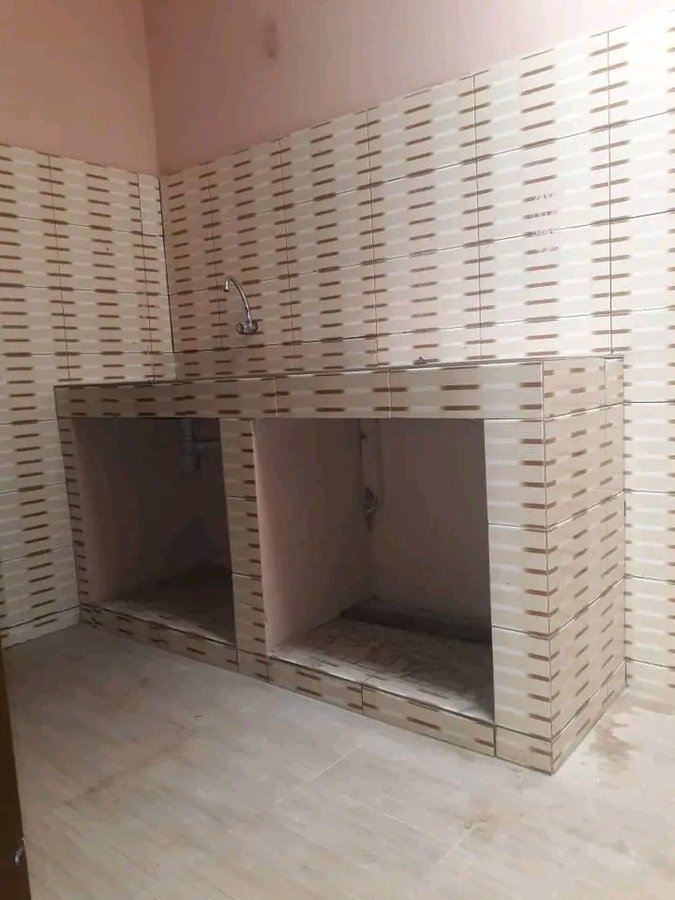 Maison plain-pied d'une pièce avec sanitaires personnels et accès facile