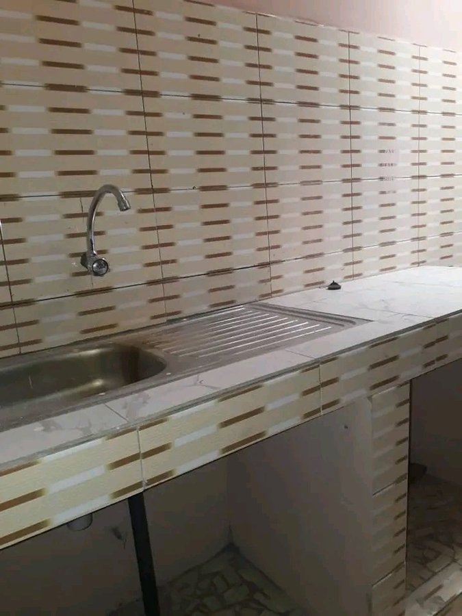 Maison plain-pied d'une pièce avec sanitaires personnels et accès facile