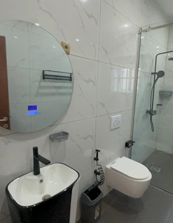 Appartement meublé de 3 pièces avec garage double et sécurité 24h/24
