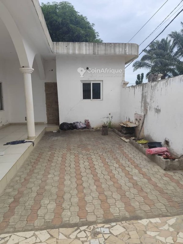 Villa luxueuse de 4 pièces avec titre foncier personnel et salon commercial