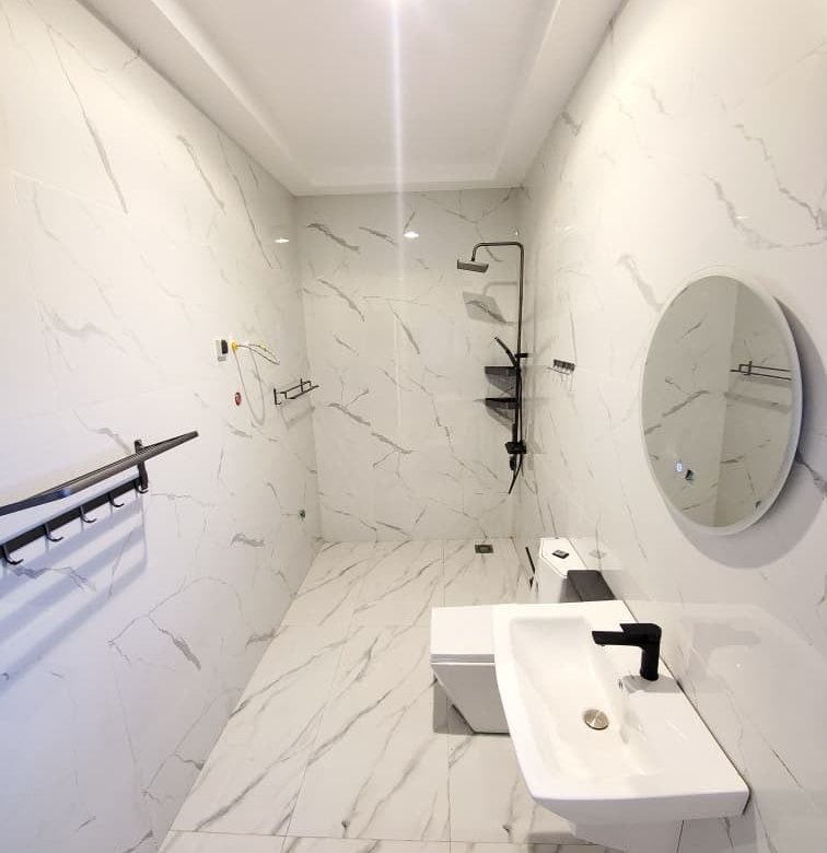 Immeuble de prestige avec 3 bureaux climatisés, piscine et sécurité 24/7