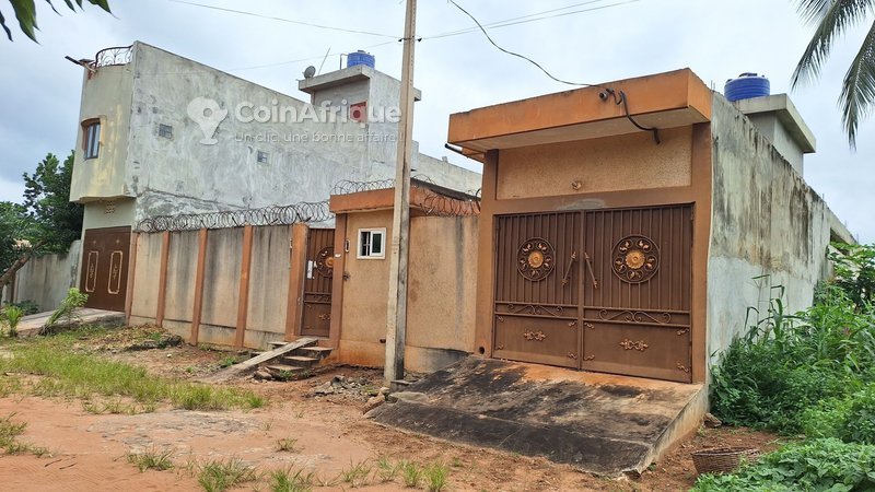 Villa luxueuse de 5 pièces avec garage spacieux et cuisines interne et externe