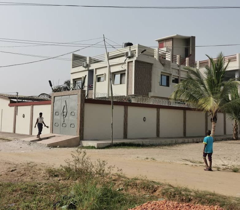 Magnifique villa R+2 avec 5 chambres et titres de propriété complets