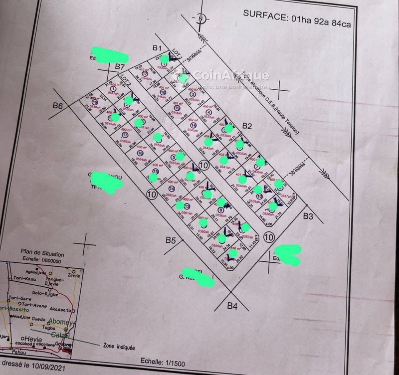 Terrain spacieux de 400 m² avec voies larges et emplacement stratégique