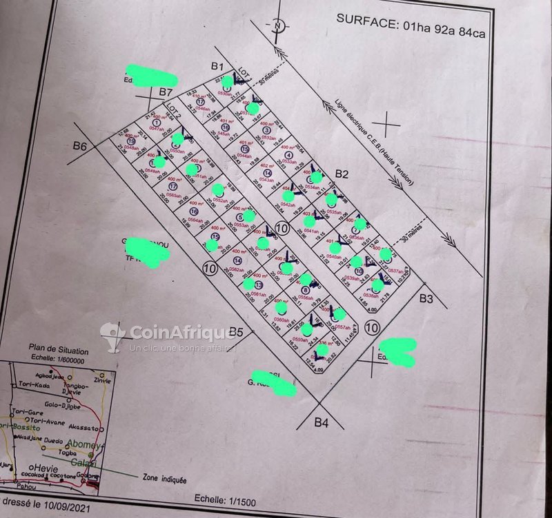 Terrain spacieux de 400 m² avec voies larges et emplacement stratégique