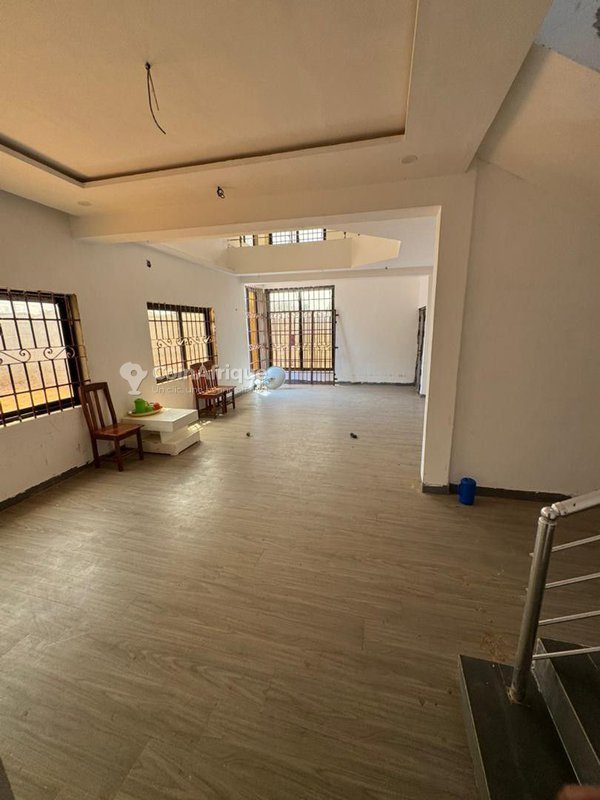 Villa luxueuse de 5 pièces avec piscine et espace de fêtes