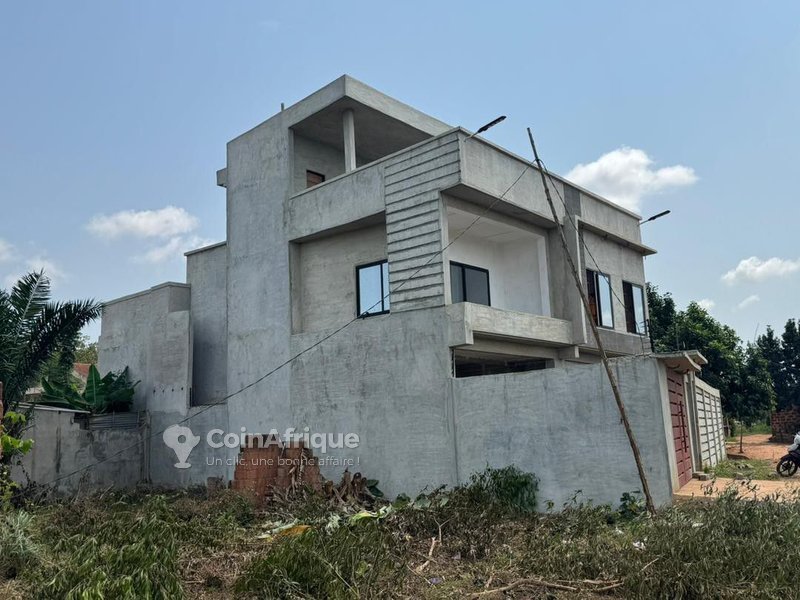 Villa luxueuse de 5 pièces avec piscine et espace de fêtes
