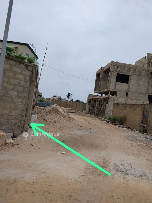 Terrain constructible de 320 m² avec documents légaux complets et emplacement privilégié