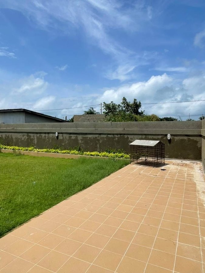 Villa luxueuse de 3 chambres avec jardin et garage spacieux